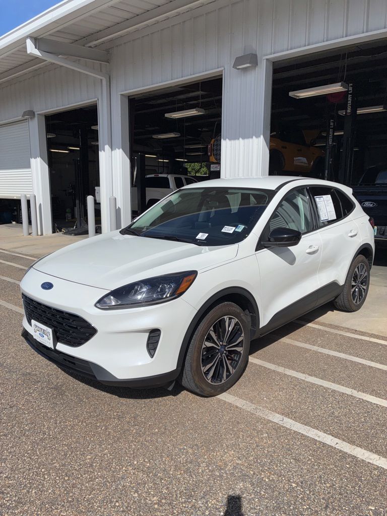 White Metallic 2022 Ford Escape SE AWD SUV / Crossover All-Wheel Drive 8-Speed Automatic