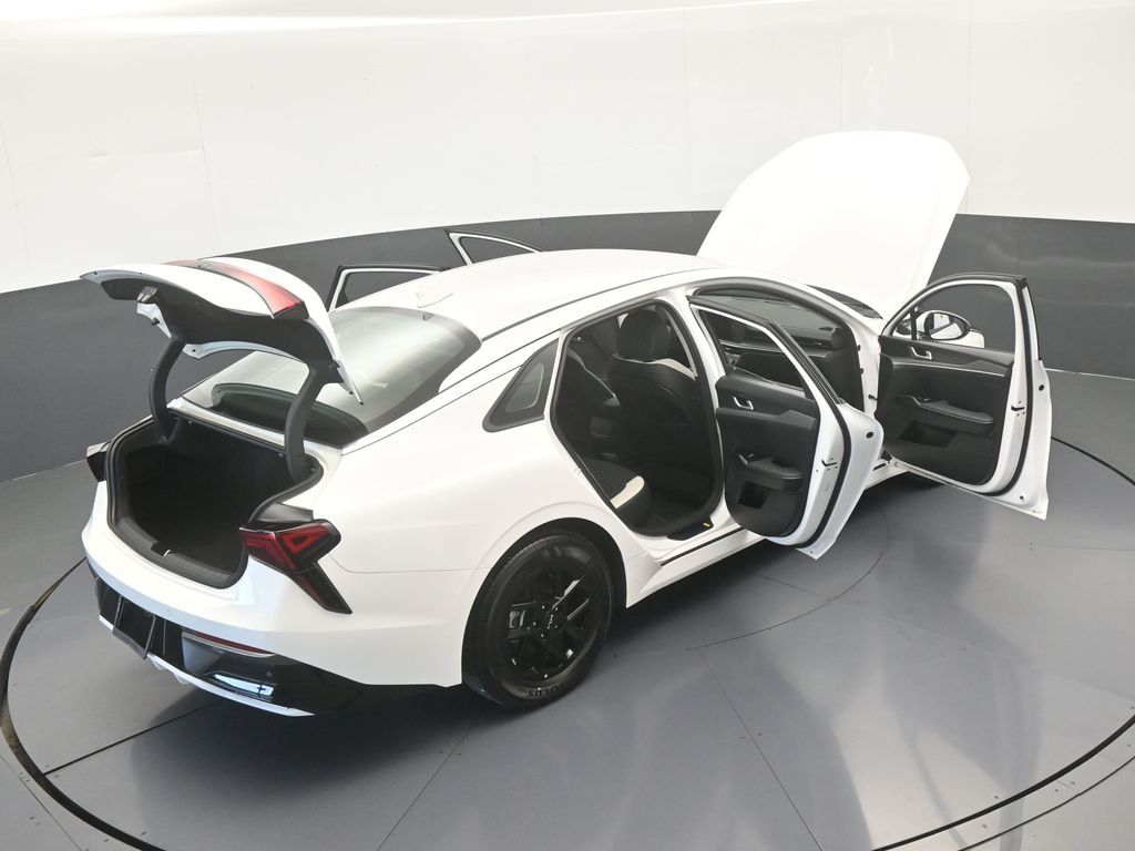 New 2025 Snow White Pearl Kia LXS image 62