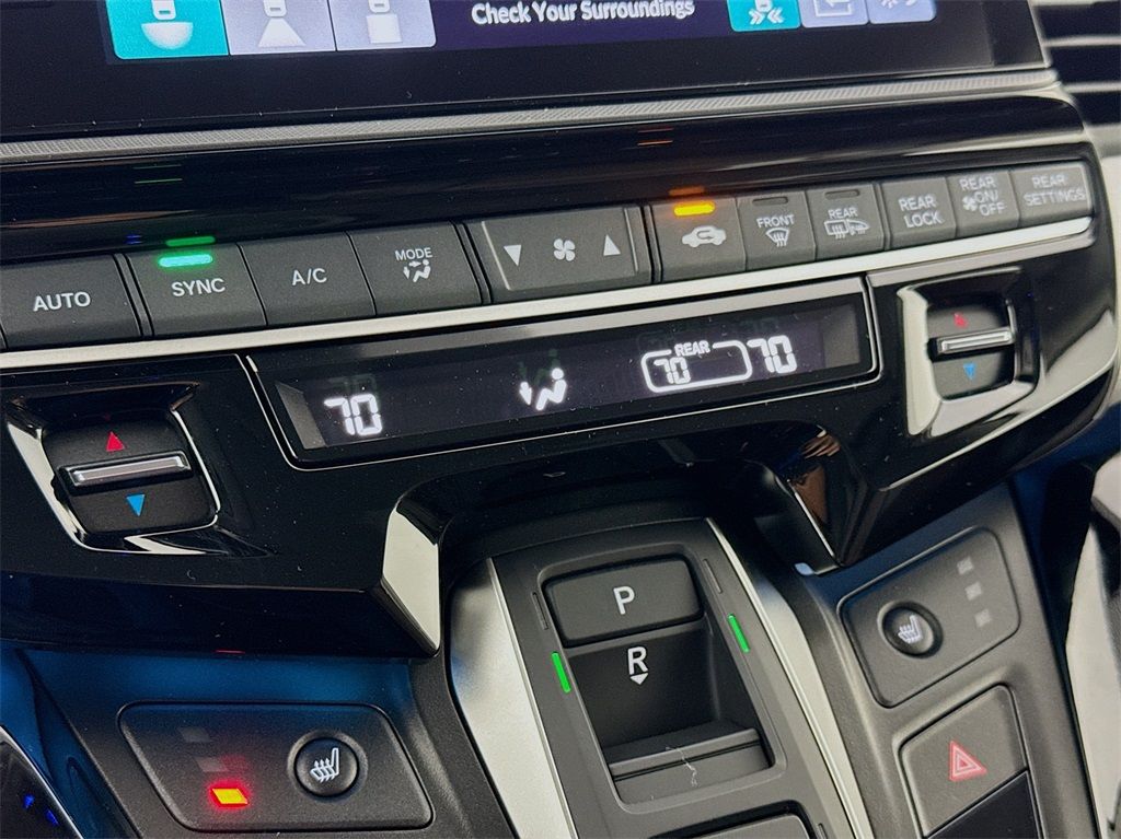 2025 Honda Odyssey Touring photo