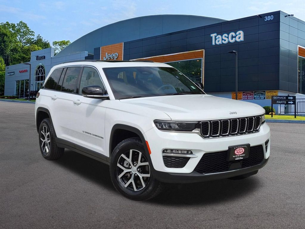 Bright White Clearcoat 2024 Jeep Grand Cherokee SUV / Crossover Four-Wheel Drive 8-Speed Automatic