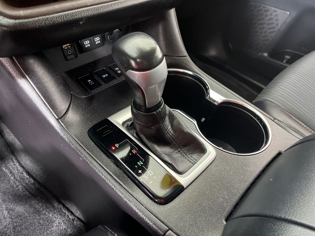 Thumbnail: 2017 Toyota Highlander - 30