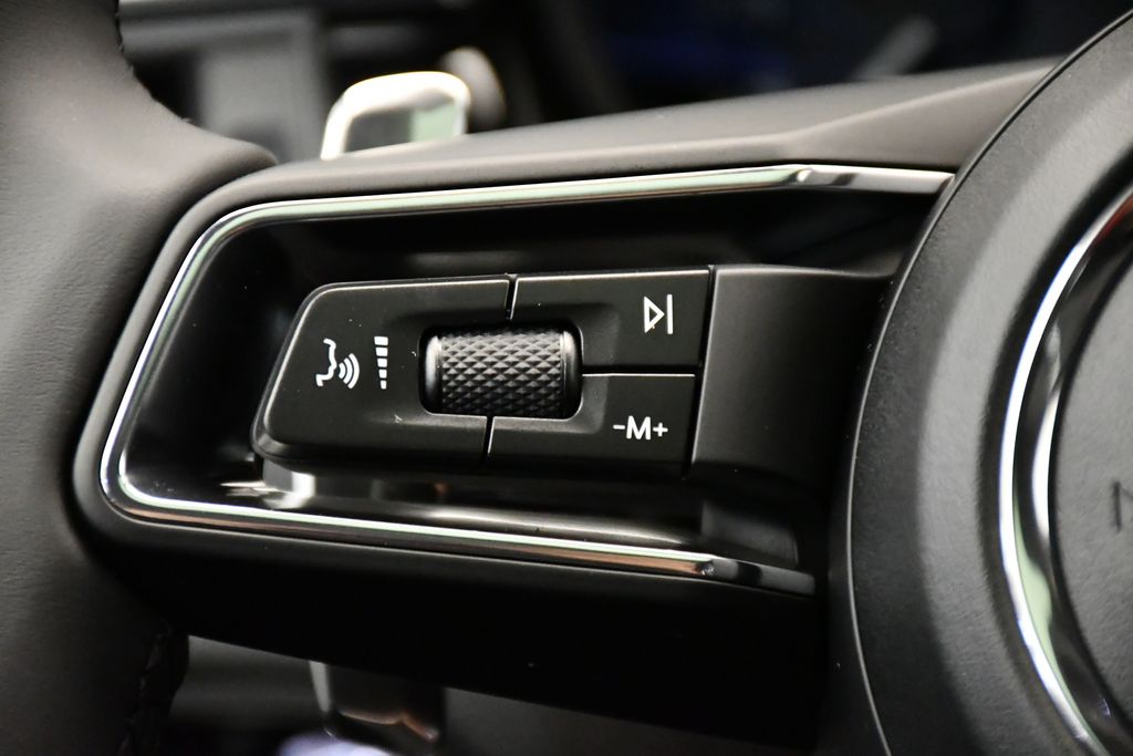 Thumbnail: 2026 Porsche Macan - 27