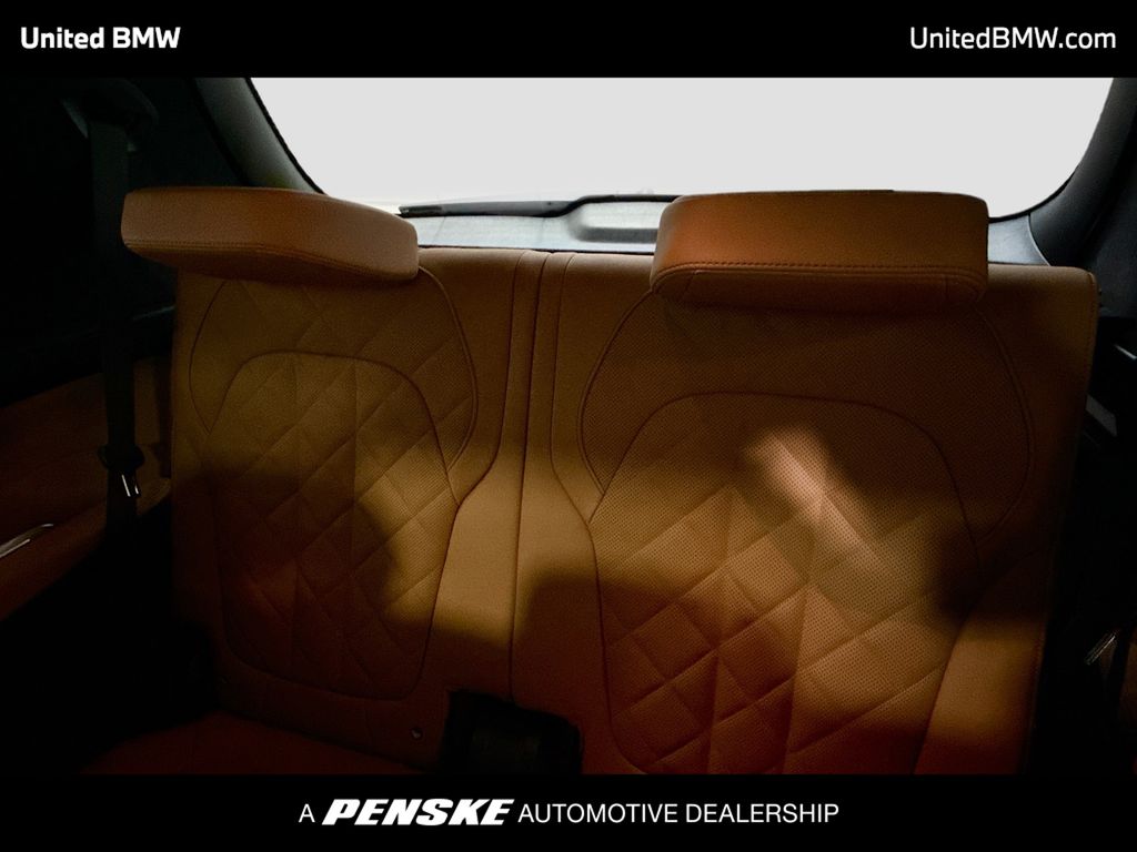 Thumbnail: 2026 BMW X7 - 14