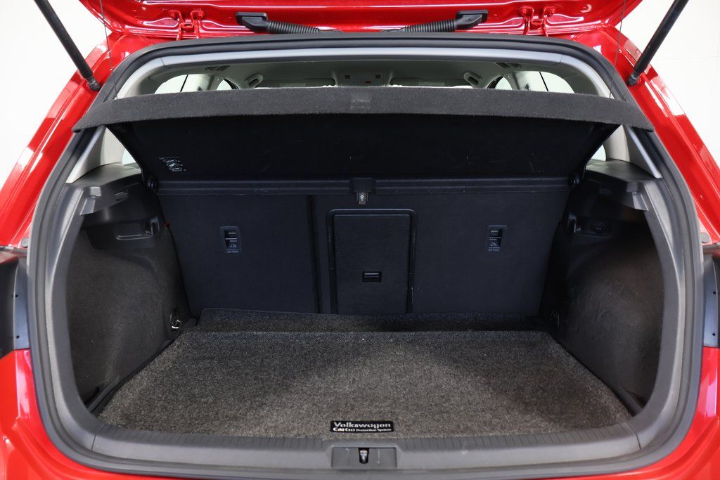 Thumbnail: 2015 Volkswagen Golf - 12