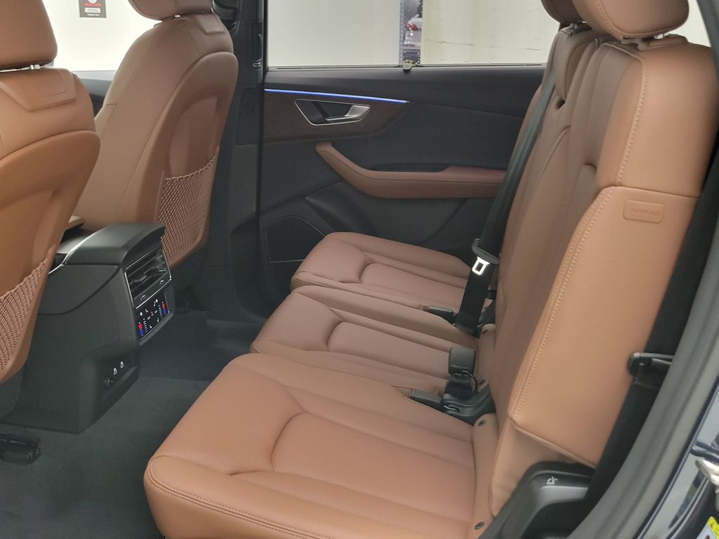 Thumbnail: 2026 Audi Q7 - 23