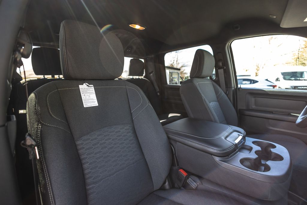 2026 Ram 2500 Black Express Tradesman thumbnail 28