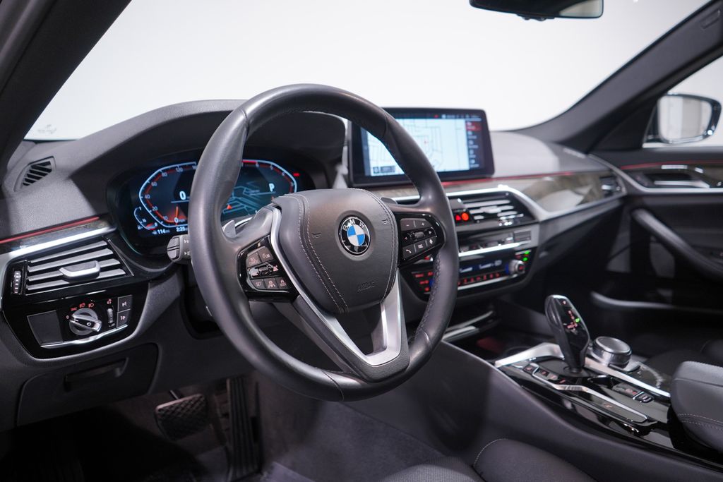Thumbnail: 2022 BMW 5 Series - 6