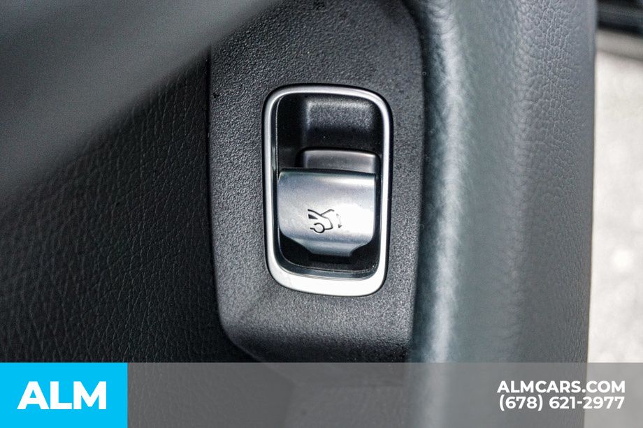 Used 2024 Red Mercedes-Benz 580 image 53