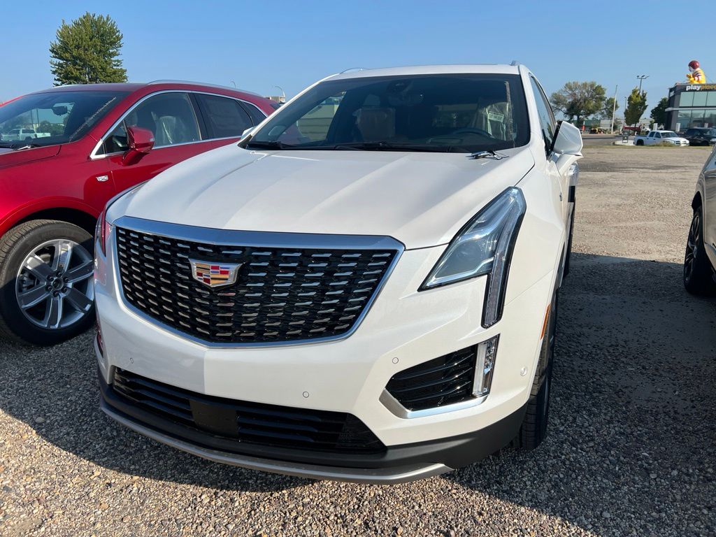 Crystal White Tricoat 2026 Cadillac XT5 SUV / Crossover Four-Wheel Drive 9-Speed Automatic