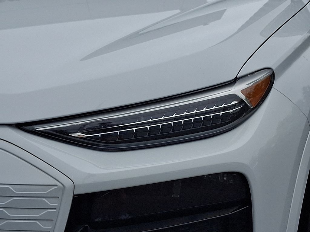 Thumbnail: 2025 Audi Q6 e-tron - 9