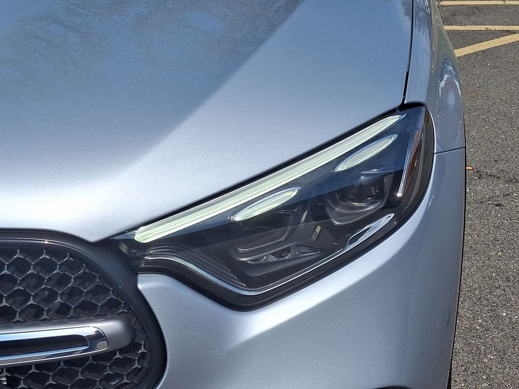 2025 Mercedes-Benz GLC 300 6