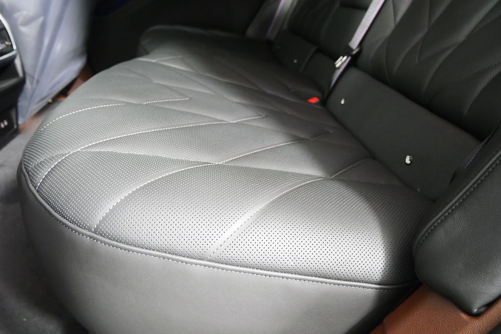 Thumbnail: 2026 BMW XM - 17