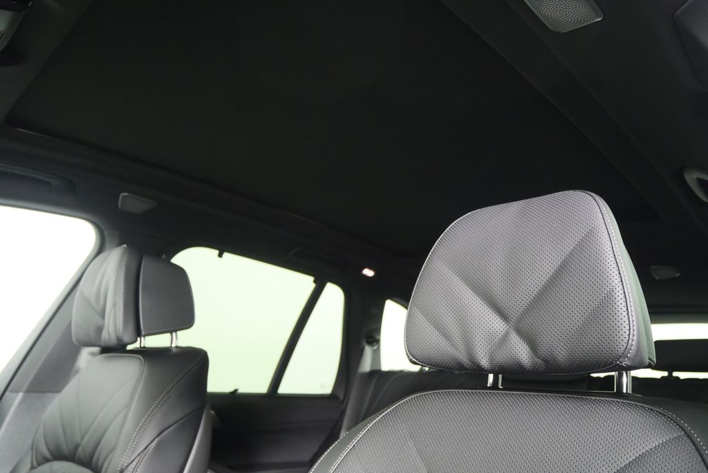 Thumbnail: 2026 BMW X5 - 13