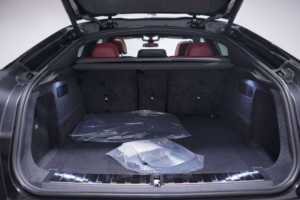 Thumbnail: 2026 BMW X6 - 13