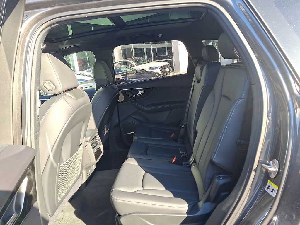 Thumbnail: 2026 Audi Q7 - 7