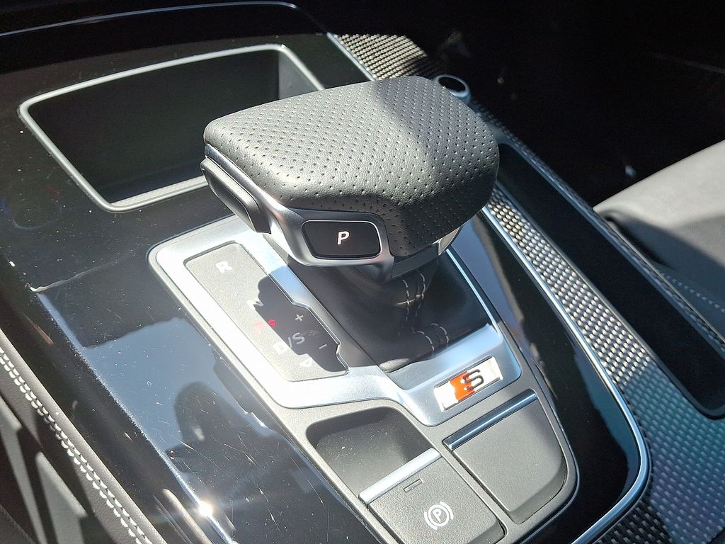 Thumbnail: 2024 Audi SQ5 - 16
