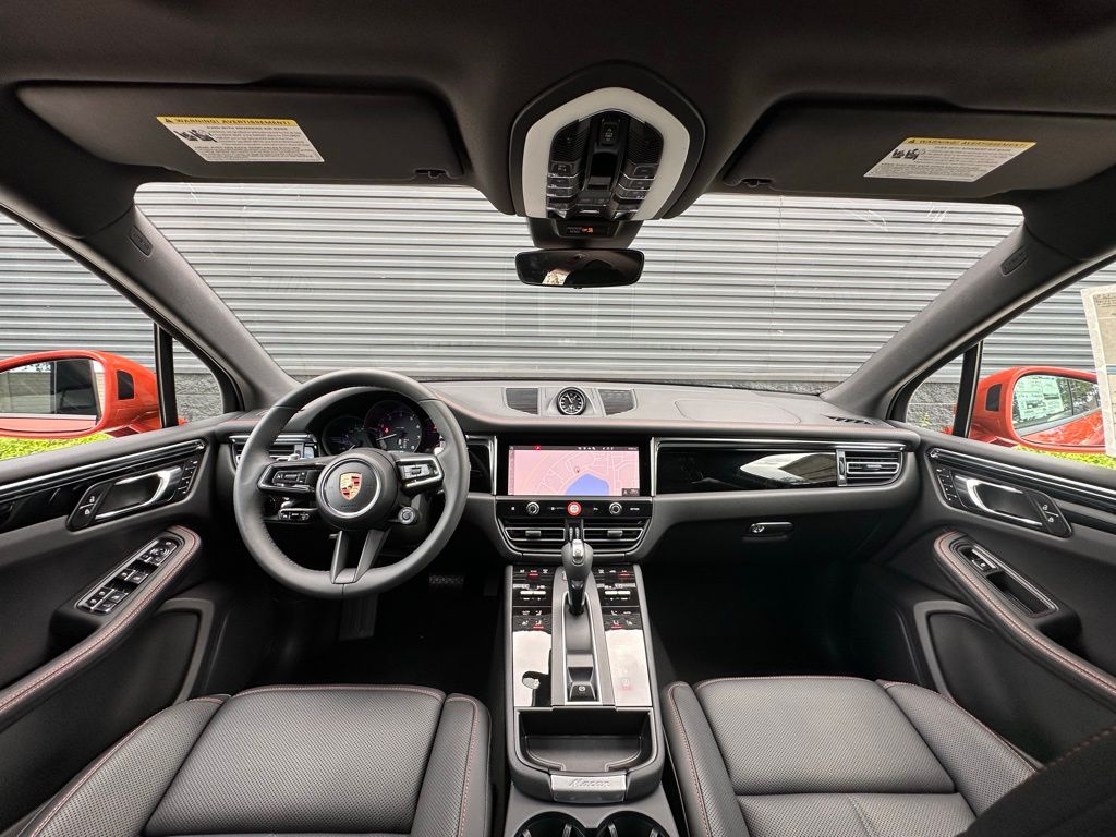 Thumbnail: 2025 Porsche Macan - 31