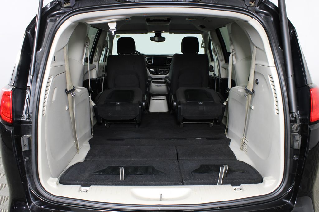 Used 2017 Chrysler Pacifica for sale in 