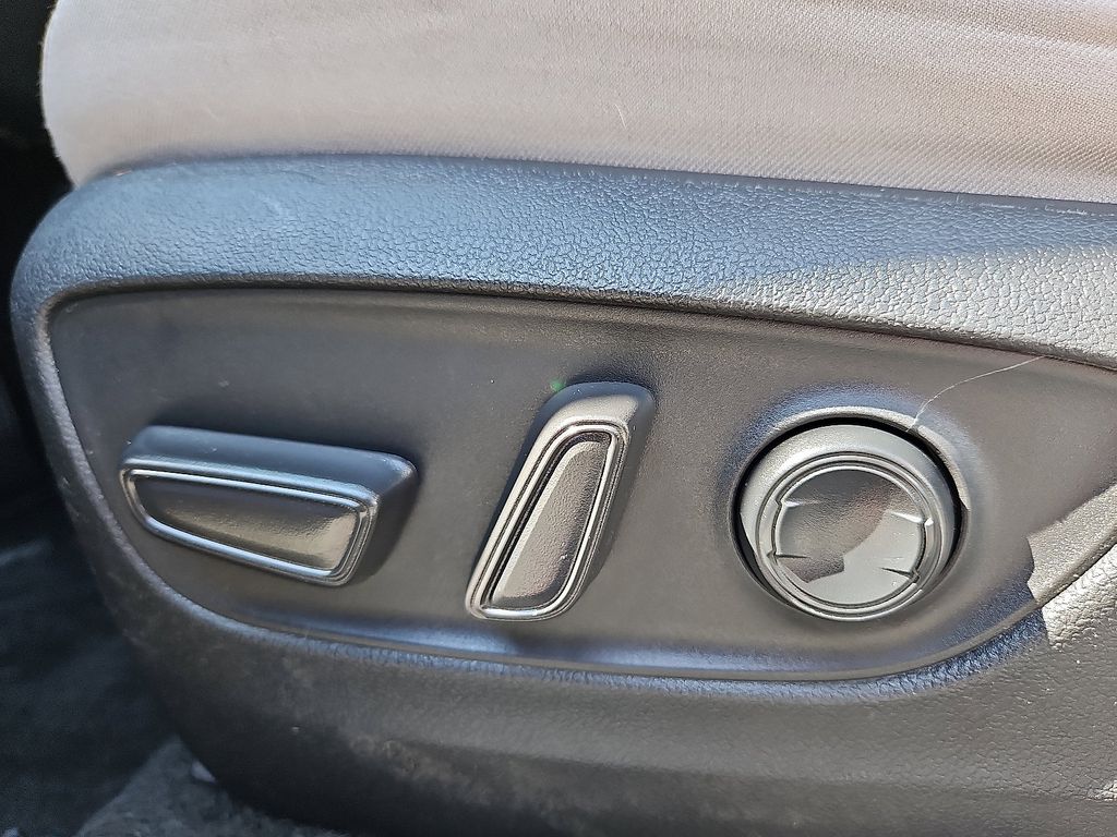 Thumbnail: 2021 Toyota RAV4 - 26