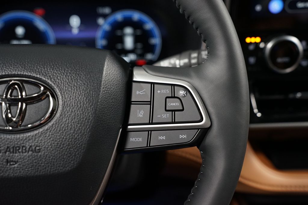 Thumbnail: 2026 Toyota Highlander - 13