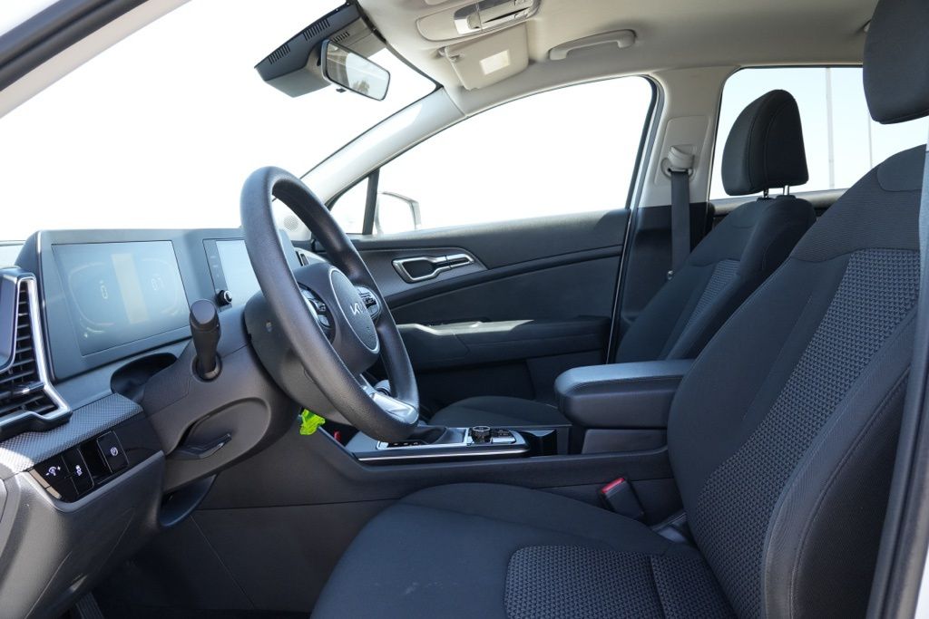2025 Kia Sportage LX - Photo 11