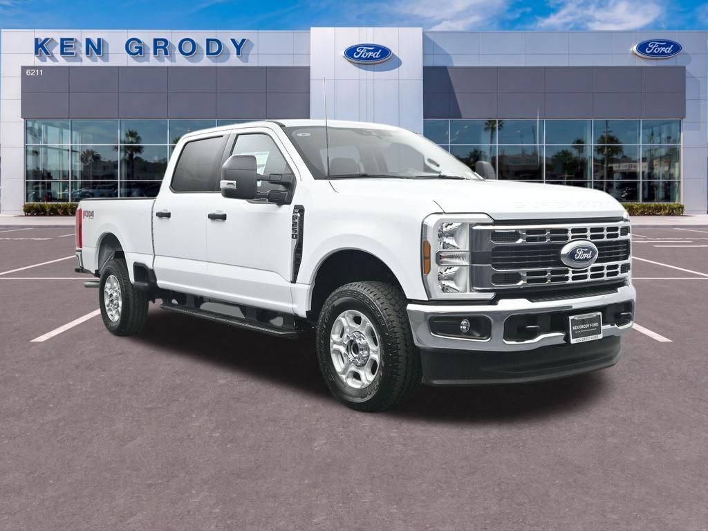 Oxford White 2026 Ford F-250 Super Duty Pickup Truck Four-Wheel Drive Automatic