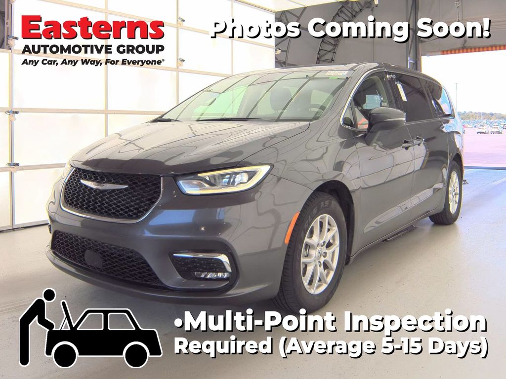 2023 Chrysler Pacifica Touring L's photo