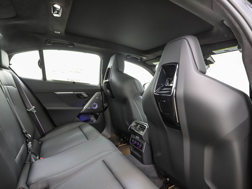 2025 BMW M5 Base 24