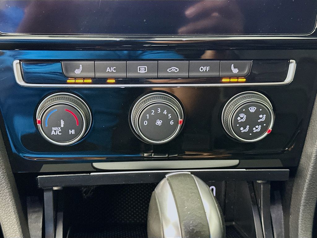 Thumbnail: 2021 Volkswagen Golf - 16