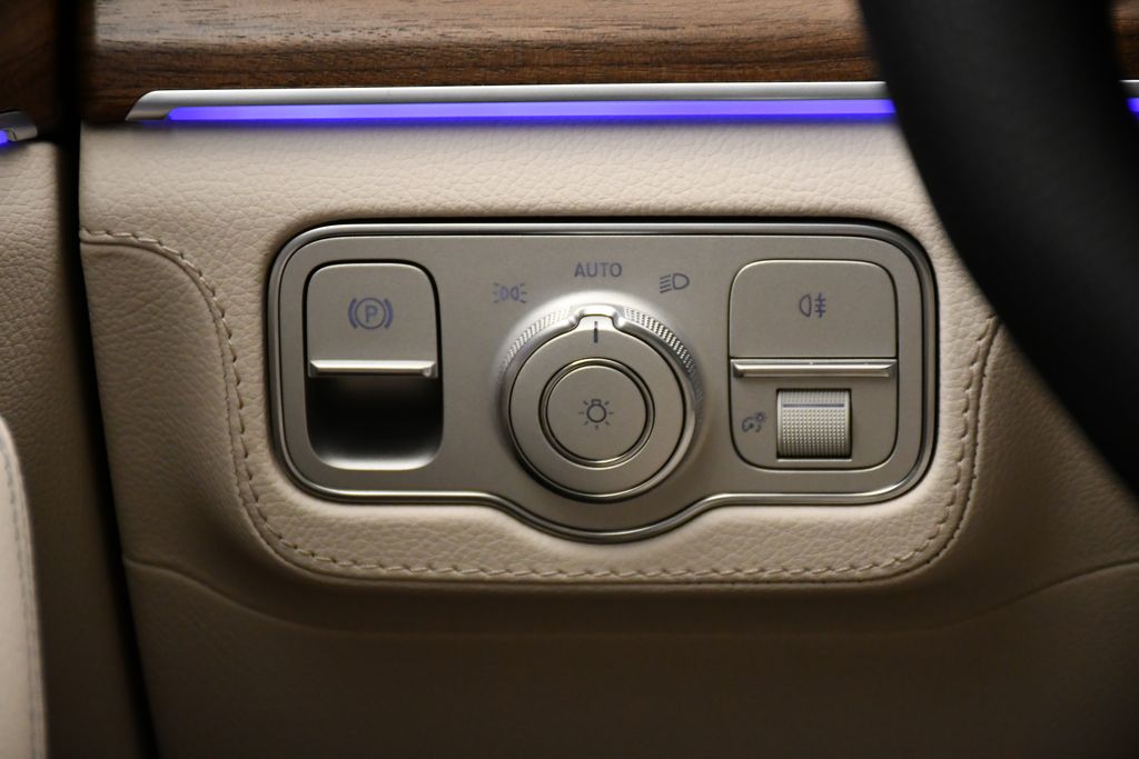 Thumbnail: 2026 Mercedes-Benz GLS - 21