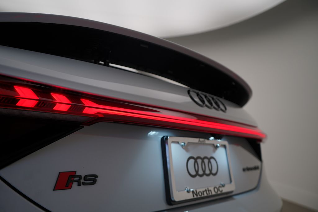 2024 Audi RS e-tron GT Base 9