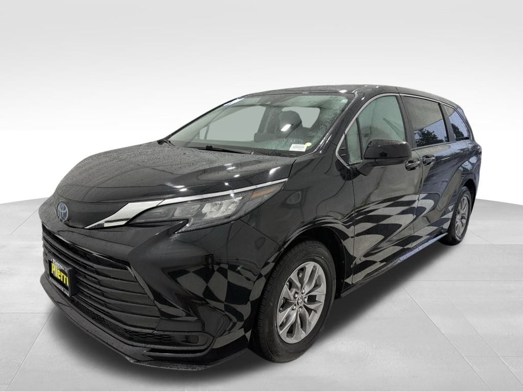 2024 Toyota Sienna LE 8-Passenger FWD
