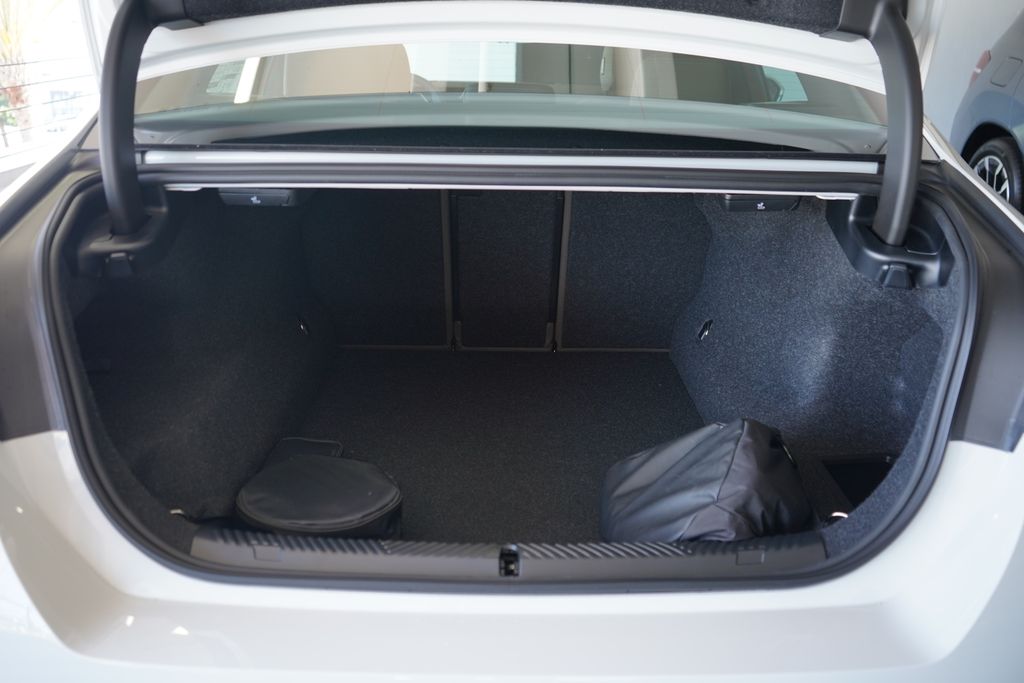 Thumbnail: 2026 BMW 5 Series - 22