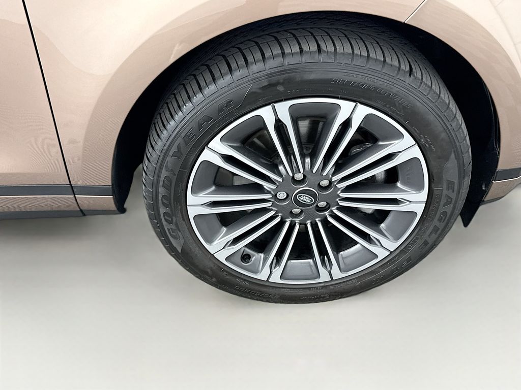 Thumbnail: 2025 Land Rover Range Rover Evoque - 31