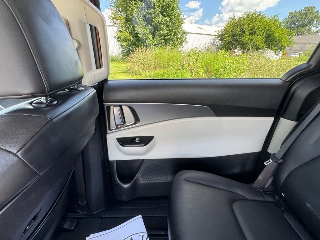 Used 2022 Kia Carnival Van
