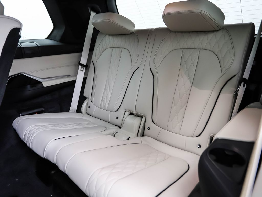 Thumbnail: 2026 BMW X7 - 25