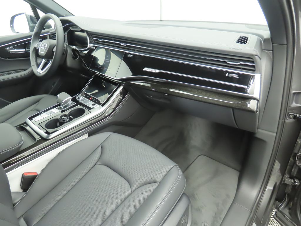 Thumbnail: 2025 Audi Q7 - 17