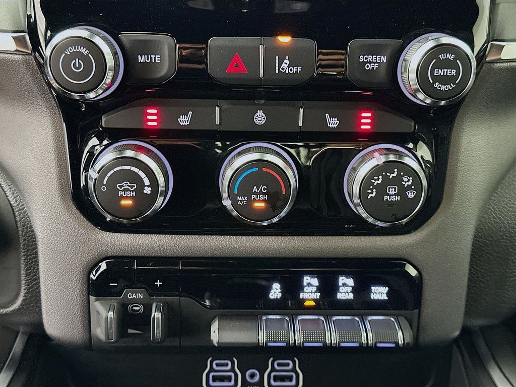 Thumbnail: 2025 RAM 1500 - 15