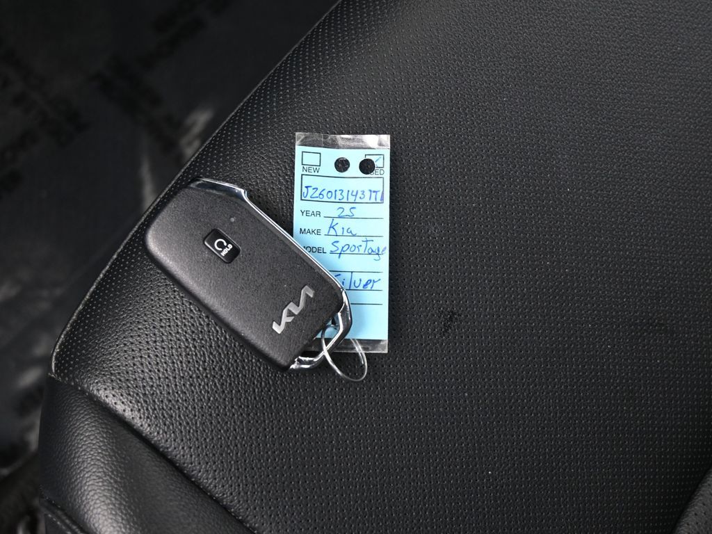 Used 2025 Everlasting Silver Kia EX image 18