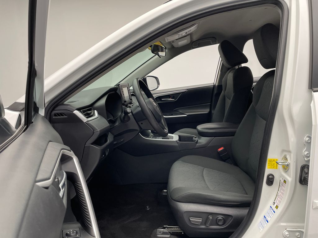 2022 Toyota RAV4 XLE 12