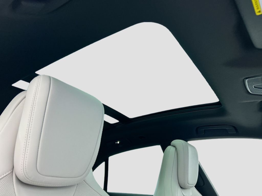 Thumbnail: 2025 Porsche Macan - 21