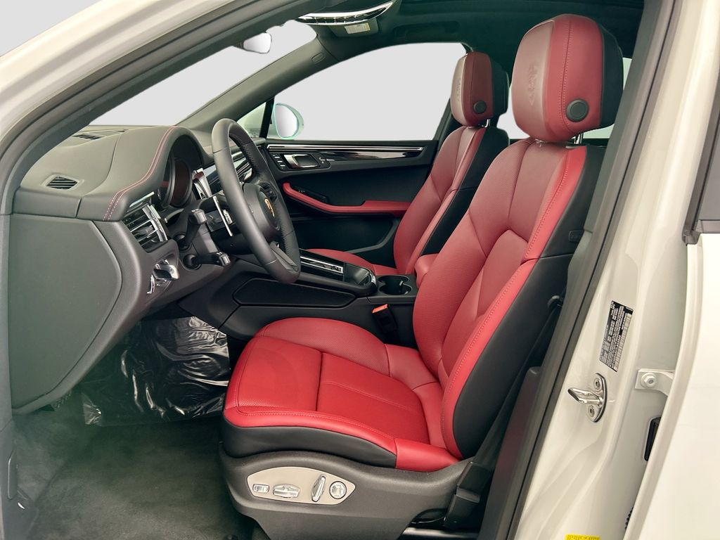 Thumbnail: 2026 Porsche Macan - 5