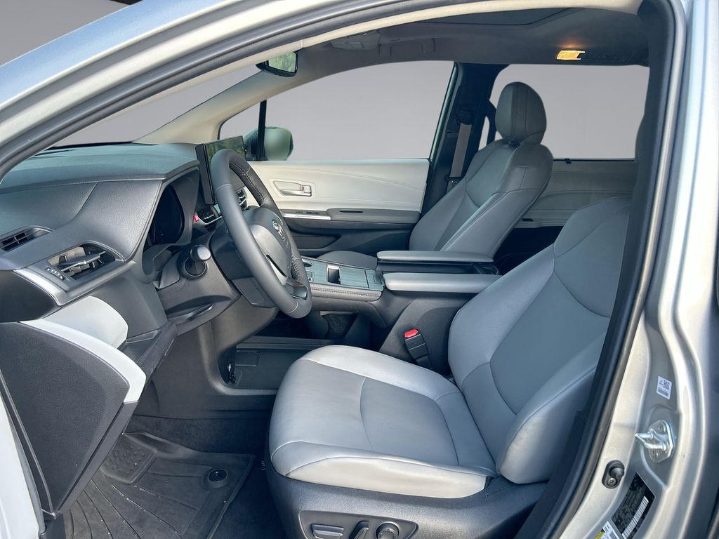 Thumbnail: 2025 Toyota Sienna - 11