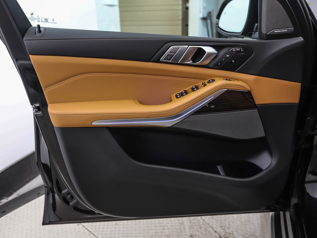 Thumbnail: 2026 BMW X7 - 9