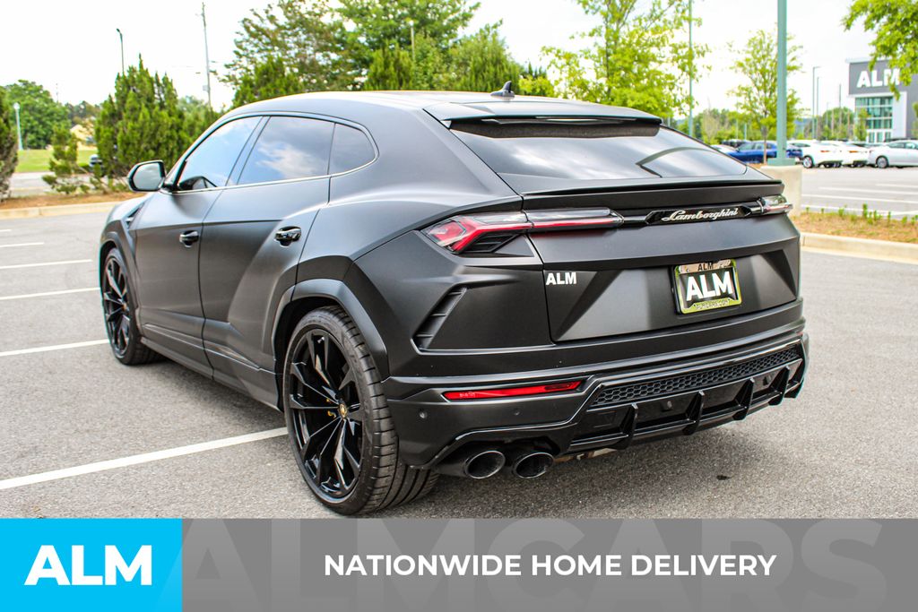Used 2020 Blue Lamborghini Base image 5