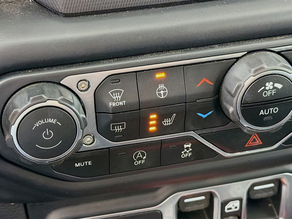 Used 2019 White Jeep Unlimited Sport S image 33