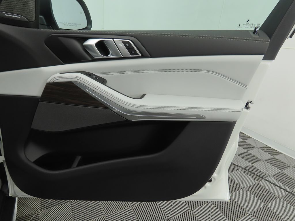 Thumbnail: 2026 BMW X5 - 25