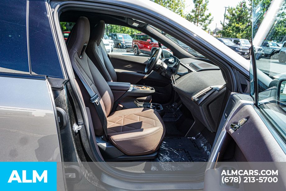 Used 2024 Gray BMW xDrive50 image 23