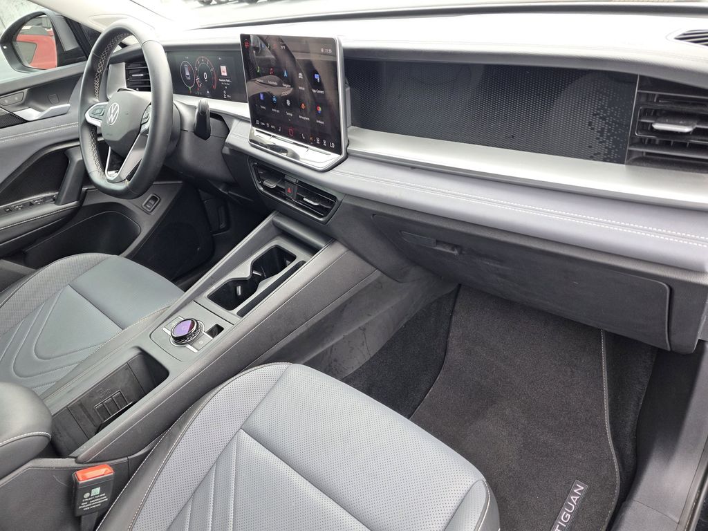 2025 Volkswagen Tiguan 2.0T SE - 11