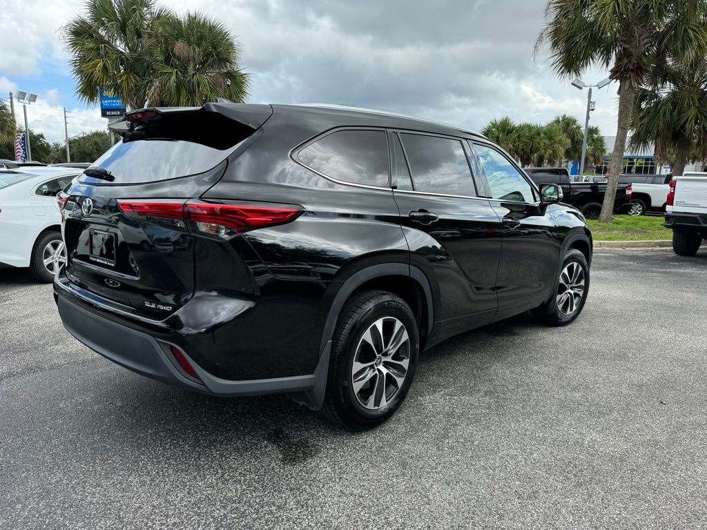 2021 Toyota Highlander XLE 8